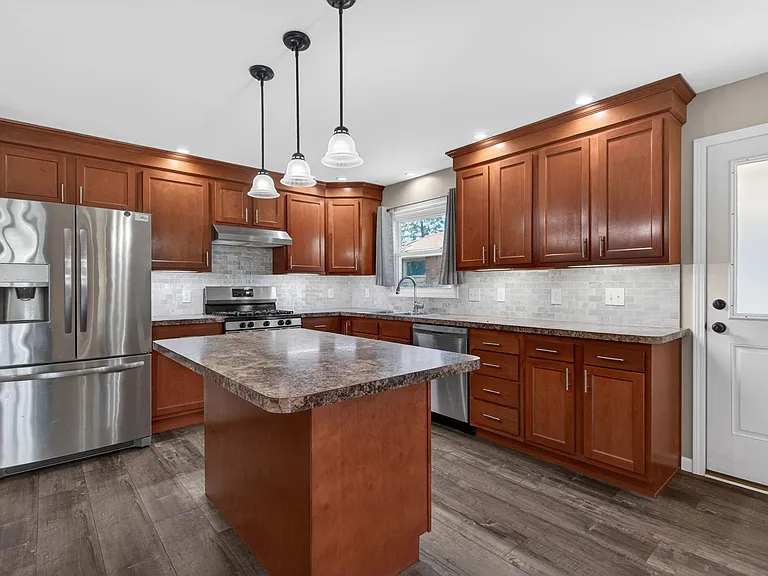 614 Park Ave — Photo 10