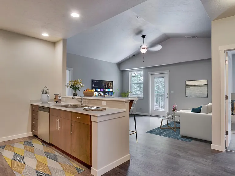 Eagle River Apartments — Photo 16