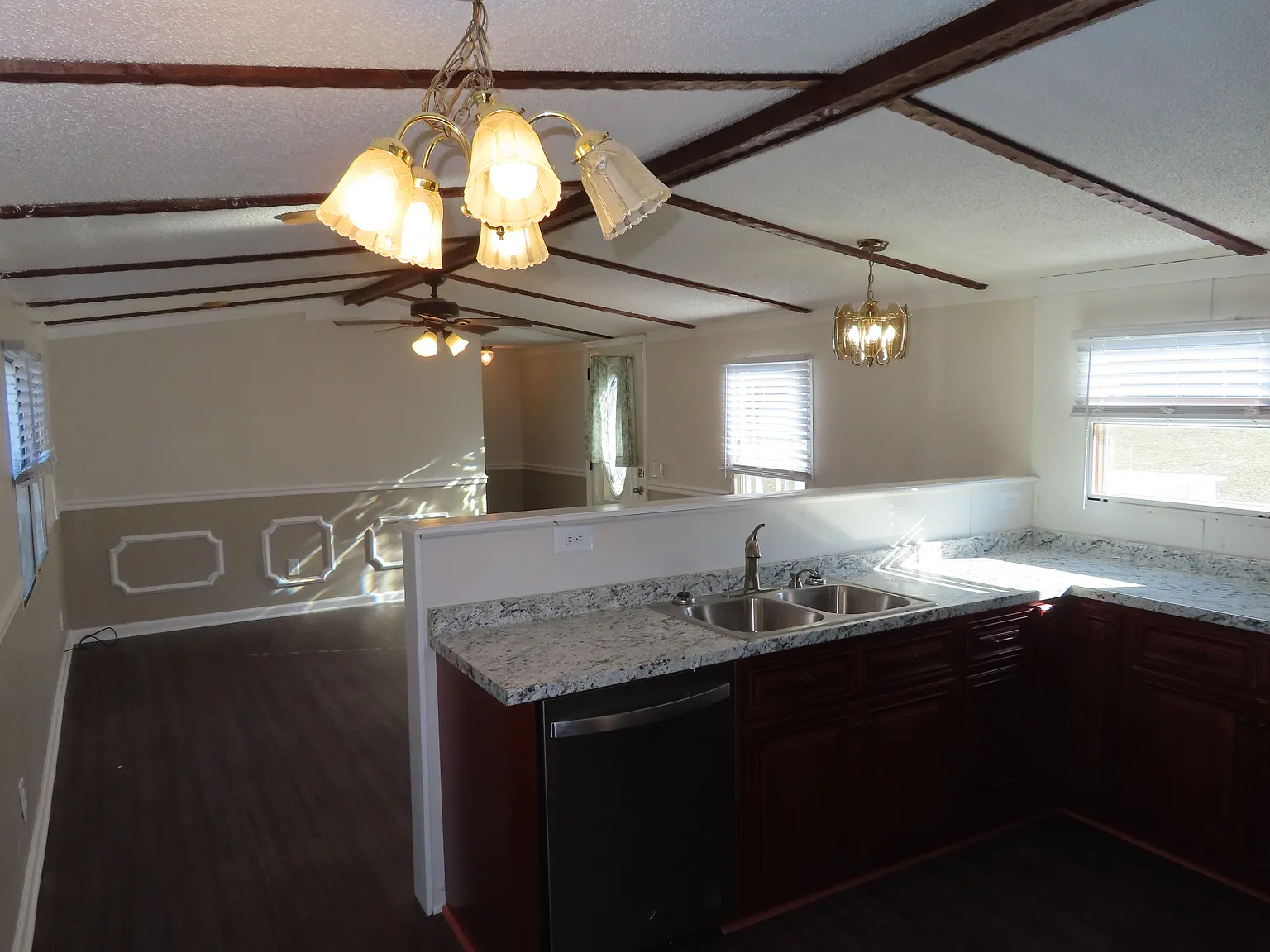 2 bed, 952 sqft, $1,100 — Photo 1