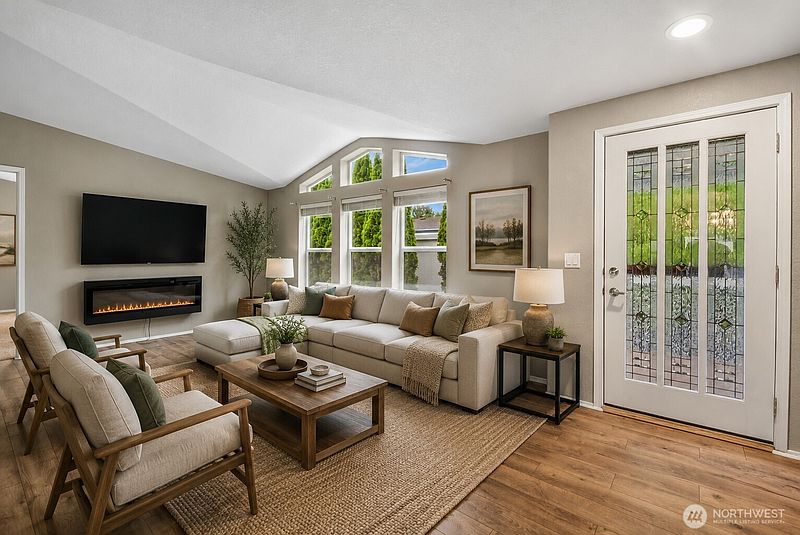 3rd image of 14727 43rd Avenue NE #74