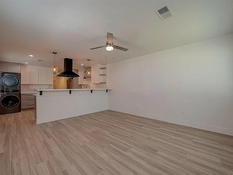 915 Adele St — Photo 6