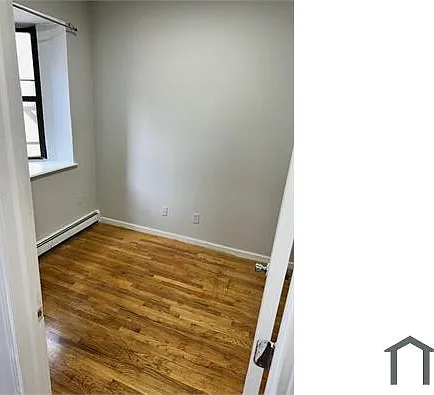 2554 Cruger Ave — Photo 1