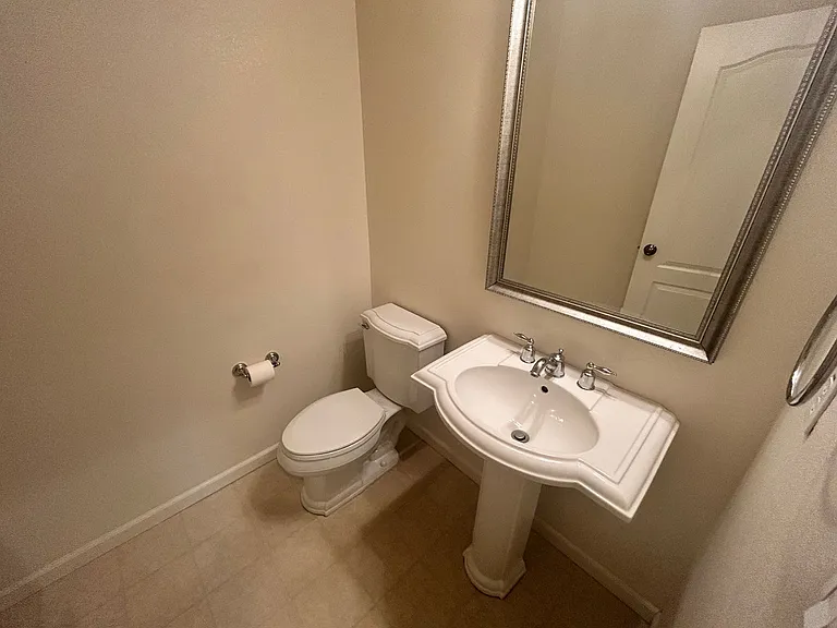 499 W Saint Francis Ave — Photo 11