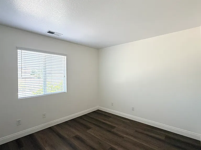 1884 Pinnacle Way — Photo 33