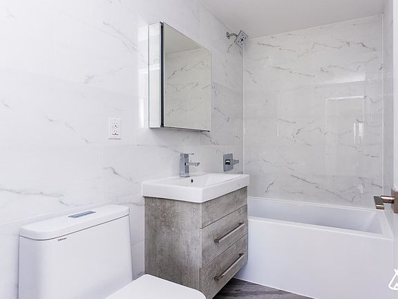 4th image of 2083 Daly Ave #2B