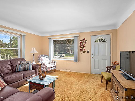 3rd image of 1243 Houseman Ave NE