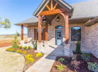 4804 Hambletonian Ln, Mustang, OK 73064