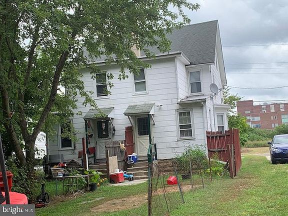5th image of 42 42-44 Railroad Ave