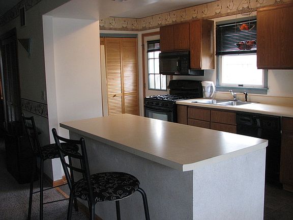 3rd image of 520 Grandview Dr