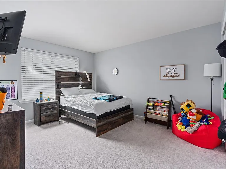 301 Redclover Ln — Photo 38