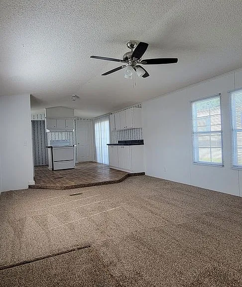 1139 Bonfire Dr — Photo 3