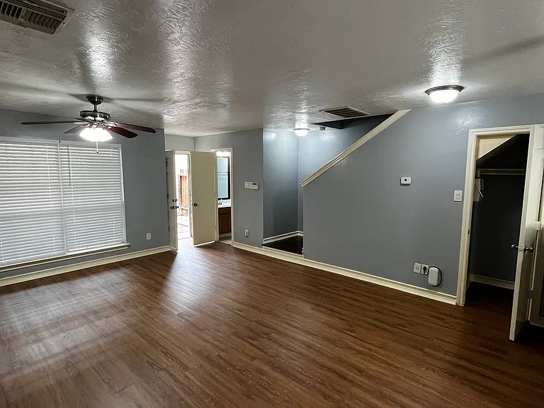 1013 Ruthven St — Photo 3