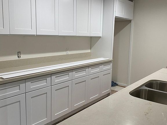 3rd image of 1410 S Catalina St #1410