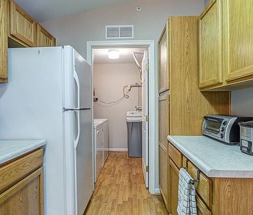 5th image of 3041 Westminster Dr APT 208