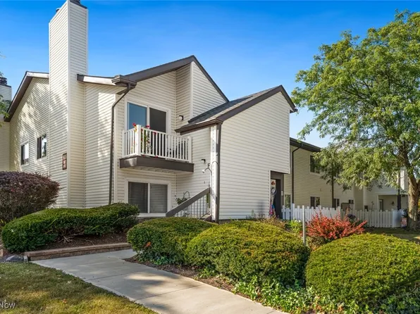 9036 Portage Pointe Dr APT B, Streetsboro, OH 44241