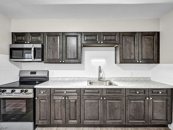 3rd image of 4882 Belle Meadow Rd