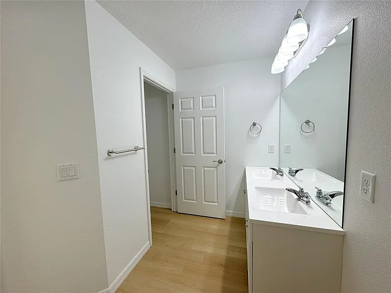9789 S Clearsprings Dr — Photo 13