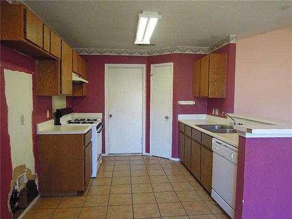 4th image of 1008 Fairlawn Cv