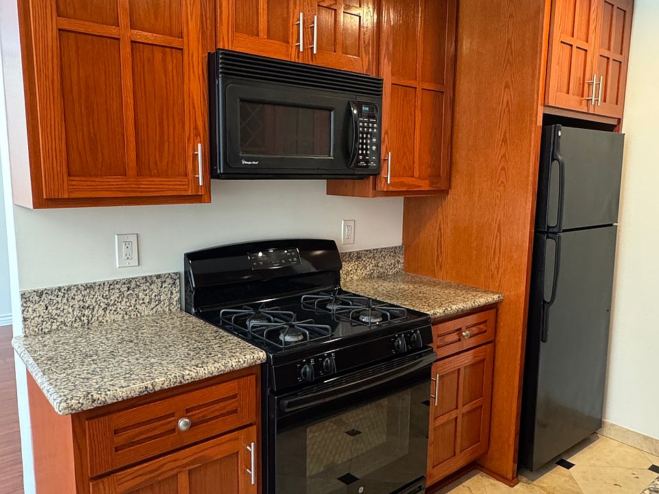 1st image of 3318 S Canfield Ave #9