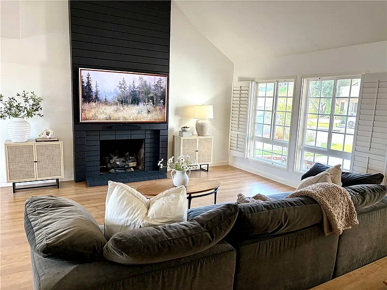 741 S Stillwater Ln — Photo 2
