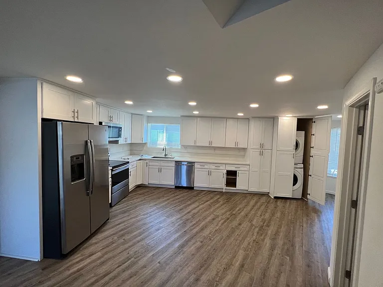 10418 Stratton Ct — Photo 2