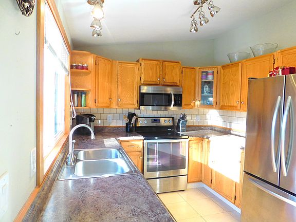 3rd image of 661 Cranberry Dr