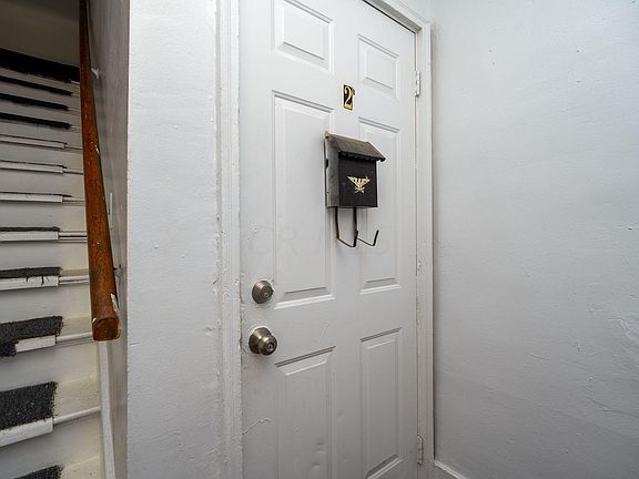 4th image of 300 Oxford Ave