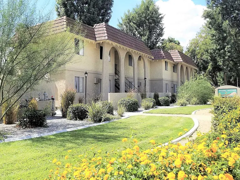 Shadow Mountain Apartments — Photo 3