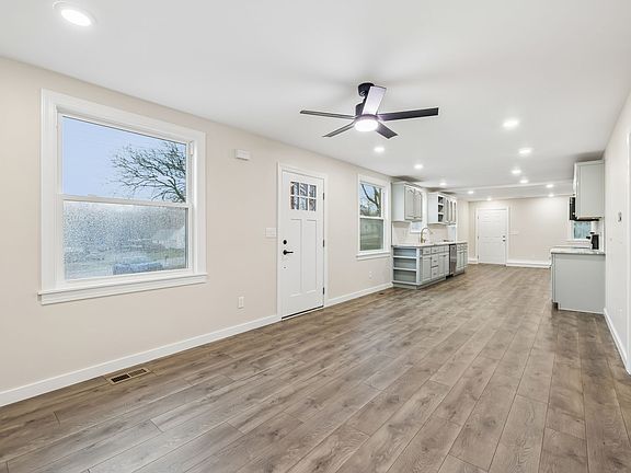3rd image of 305 Randy Rd