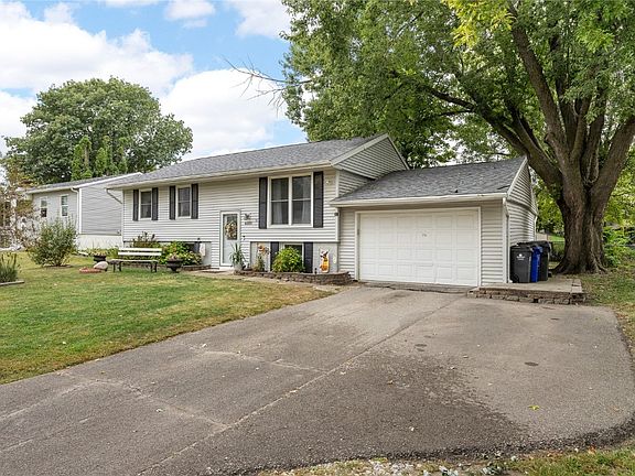3rd image of 6509 Mosswood Ln NE