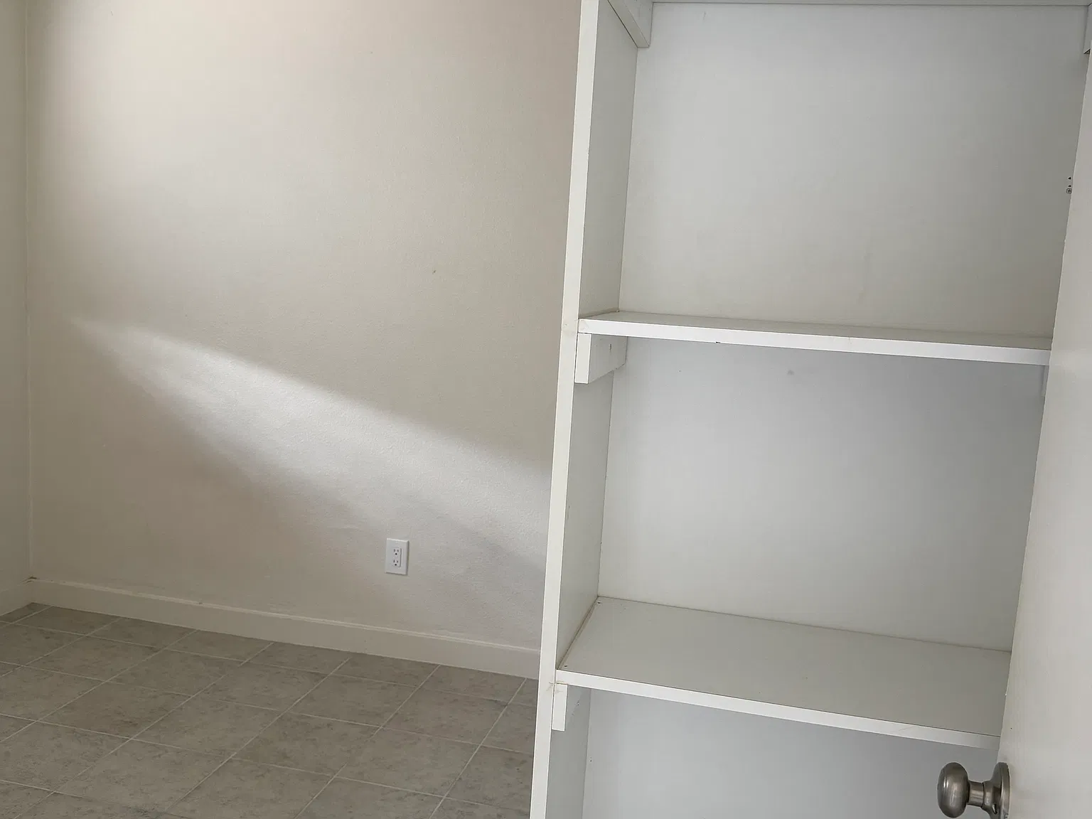 1 bed, 400 sqft, $1,200 — Photo 4