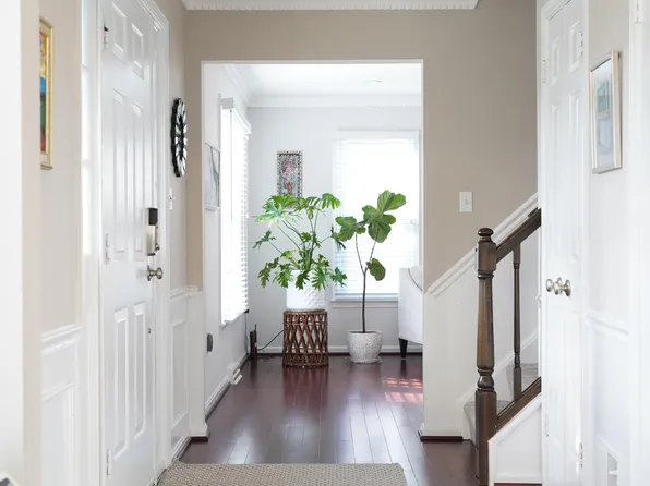 7900 Yancey Dr, Falls Church, VA 22042