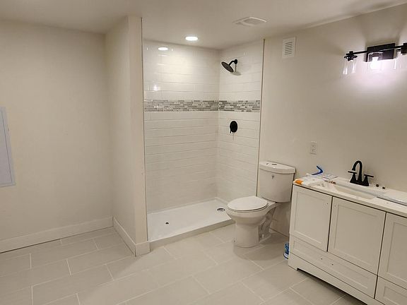 3rd image of 15077 E Greenwood Pl