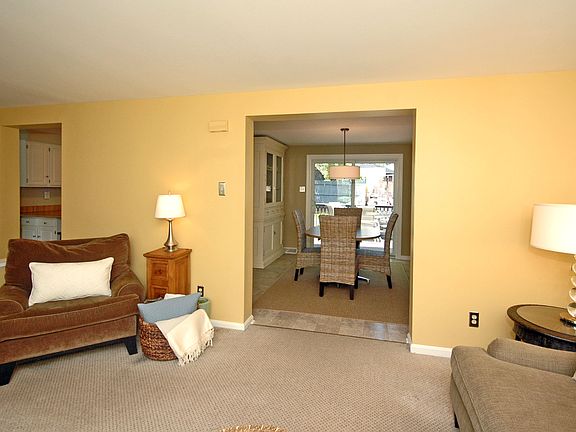 4th image of 37 Evergreen Ave