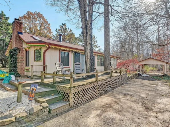 6742 Upper Craigs Creek Rd, Catawba, VA 24070