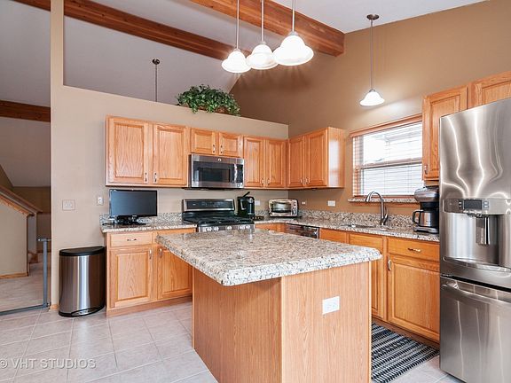 3rd image of 1025 Greenbriar Dr