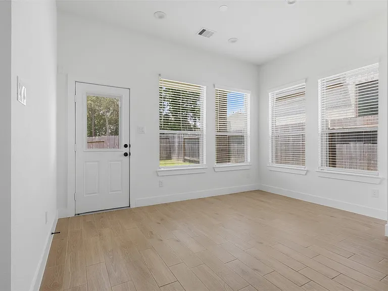 313 Rise Ln — Photo 9