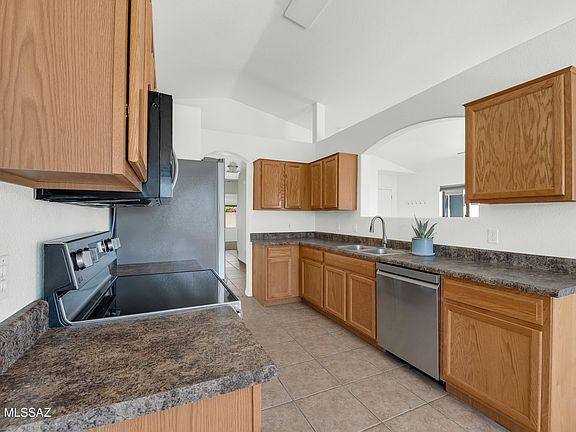 4th image of 9008 N School Hill Dr