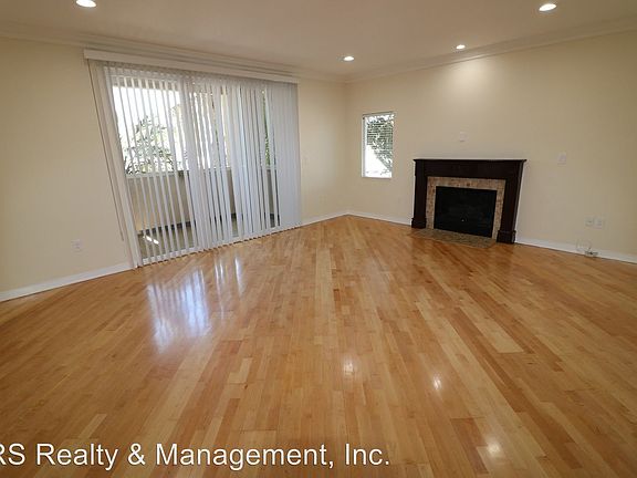 5th image of 602 S Wilton Pl APT 101