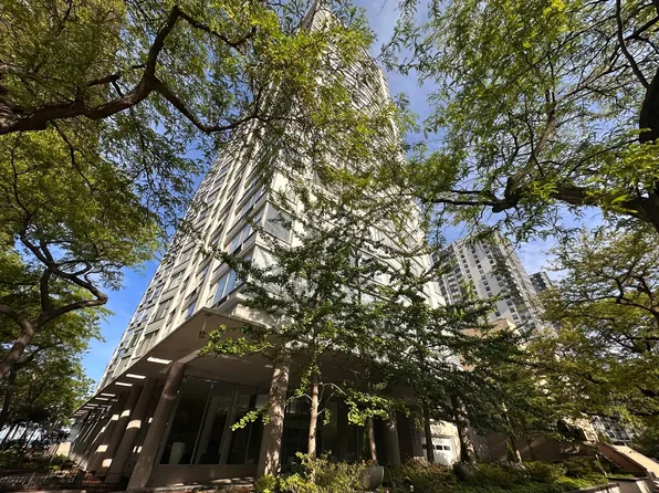 5757 N Sheridan Rd APT 17C, Chicago, IL 60660