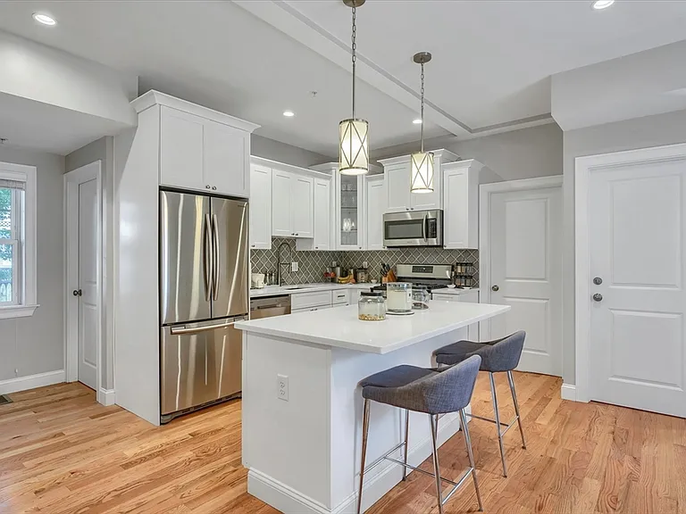 46 Port Norfolk St #1 — Photo 4