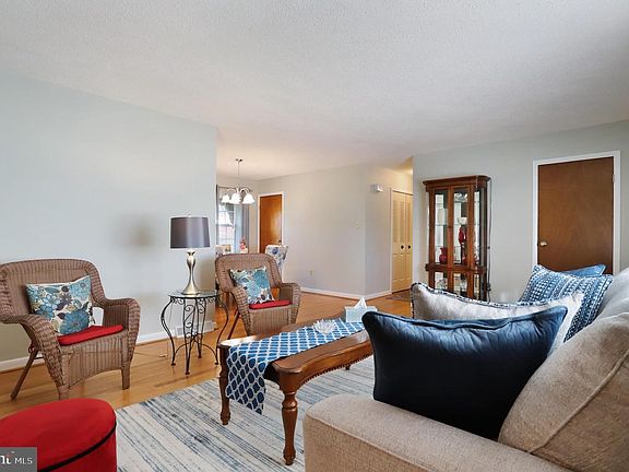 4th image of 17513 Green Meadow Ln