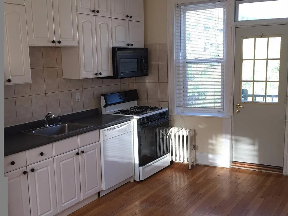 17 Lothian Rd #403