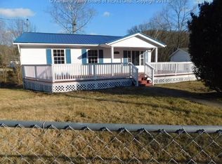 5270 Walnut Valley Dr, Cross Lanes, WV 25313