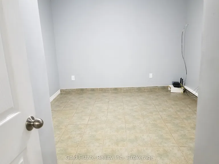 426 Langlois Ave #BASEMENT — Photo 7