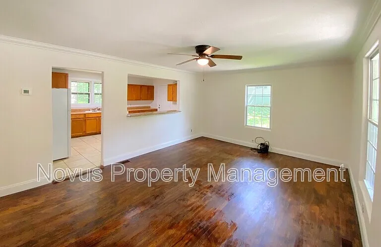 136 Watson St — Photo 3