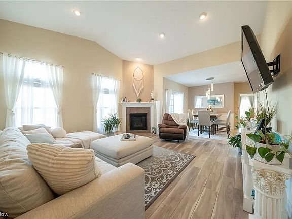 4th image of 3140 Glenbrook Dr
