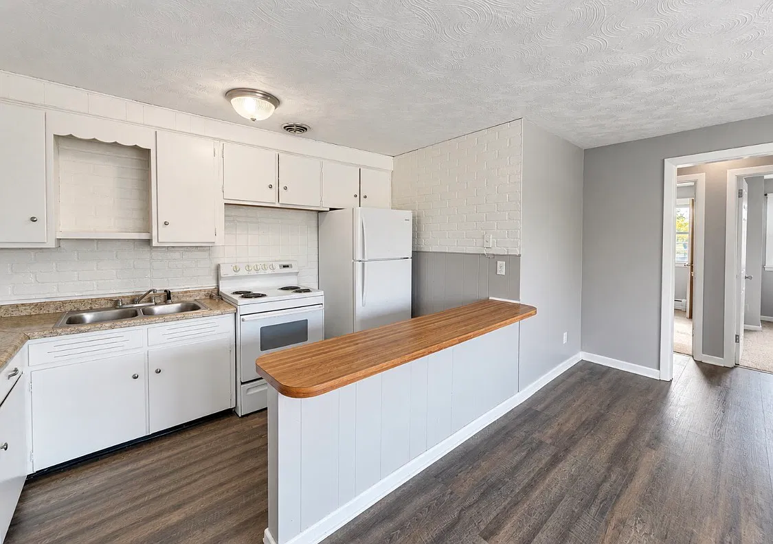 2 bed, $1,100 — Photo 2