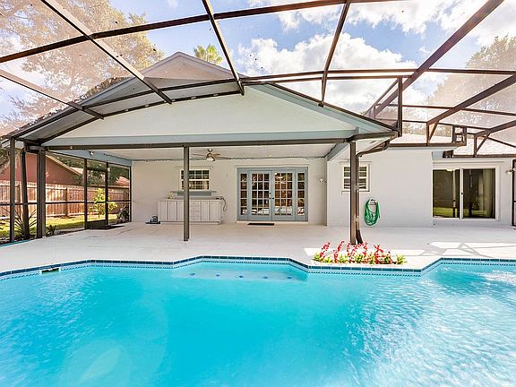 5th image of 4302 Winderlakes Dr