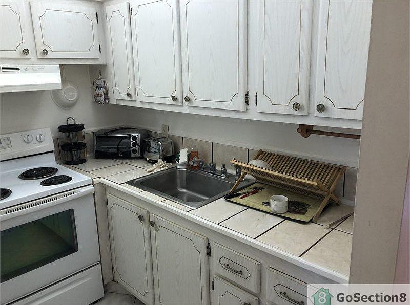 2nd image of 231 Northampton St #L